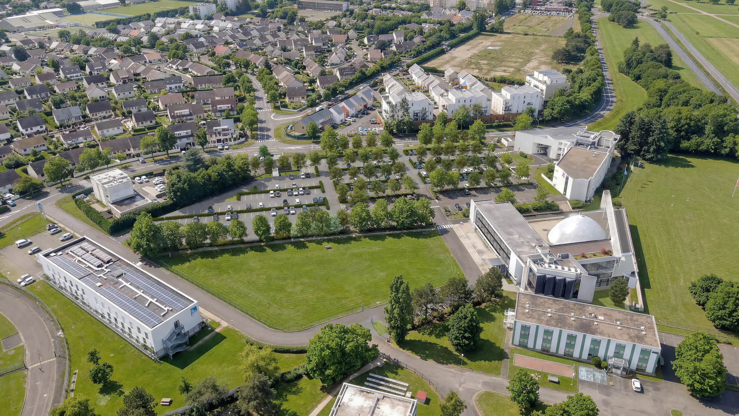 Photo aérienne, drone, Concours d'architecture TOTEM pour La CCI 28 de Chartres - Architecte : Atelier B2A - Moon Safari - Illustration Scaphoide 3D