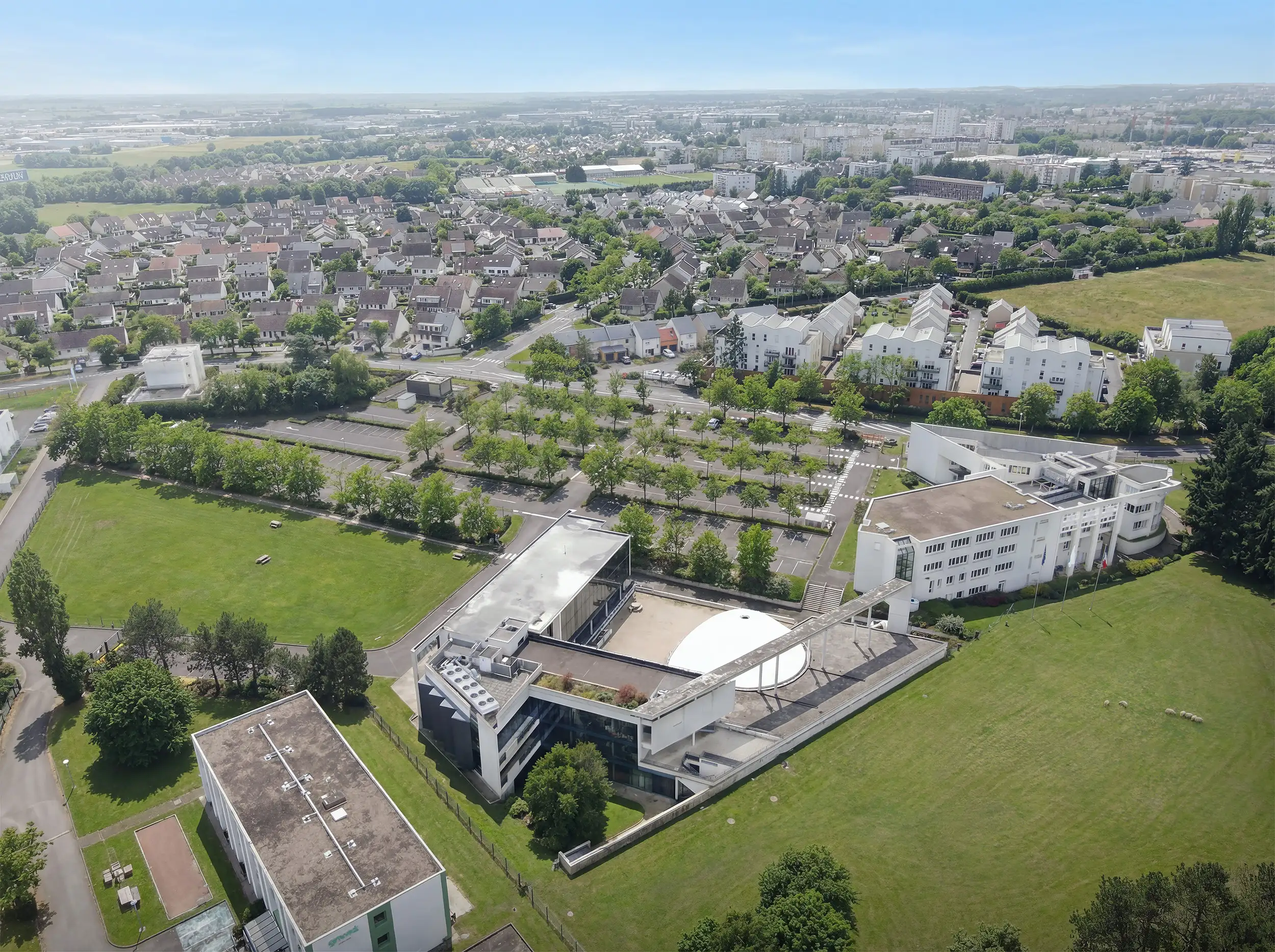 Photo aérienne, drone, Concours d'architecture TOTEM pour La CCI 28 de Chartres - Architecte : Atelier B2A - Moon Safari - Illustration Scaphoide 3D